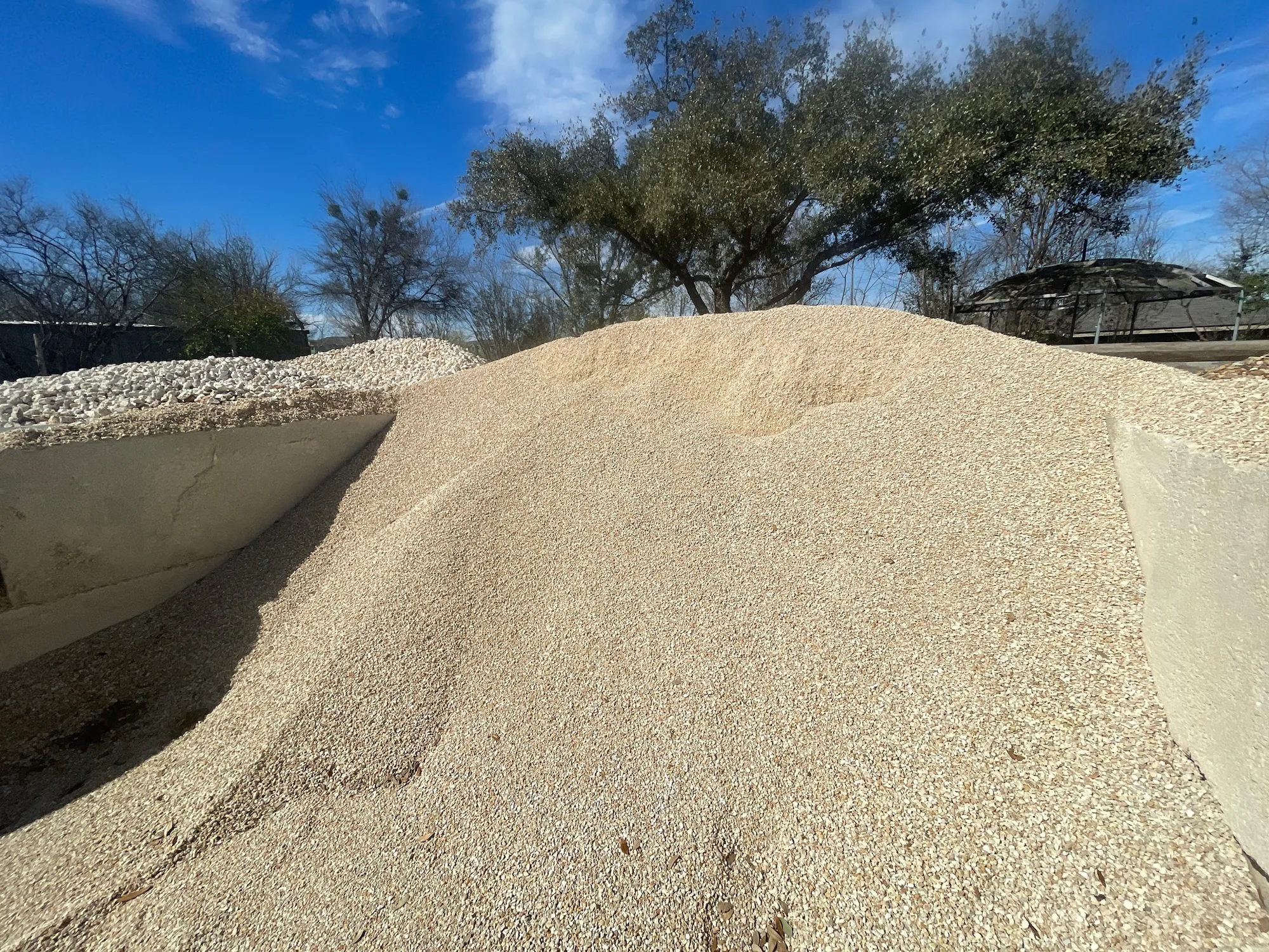 CRUSHED LIMESTONE - 3/8, 5/8, 3/4