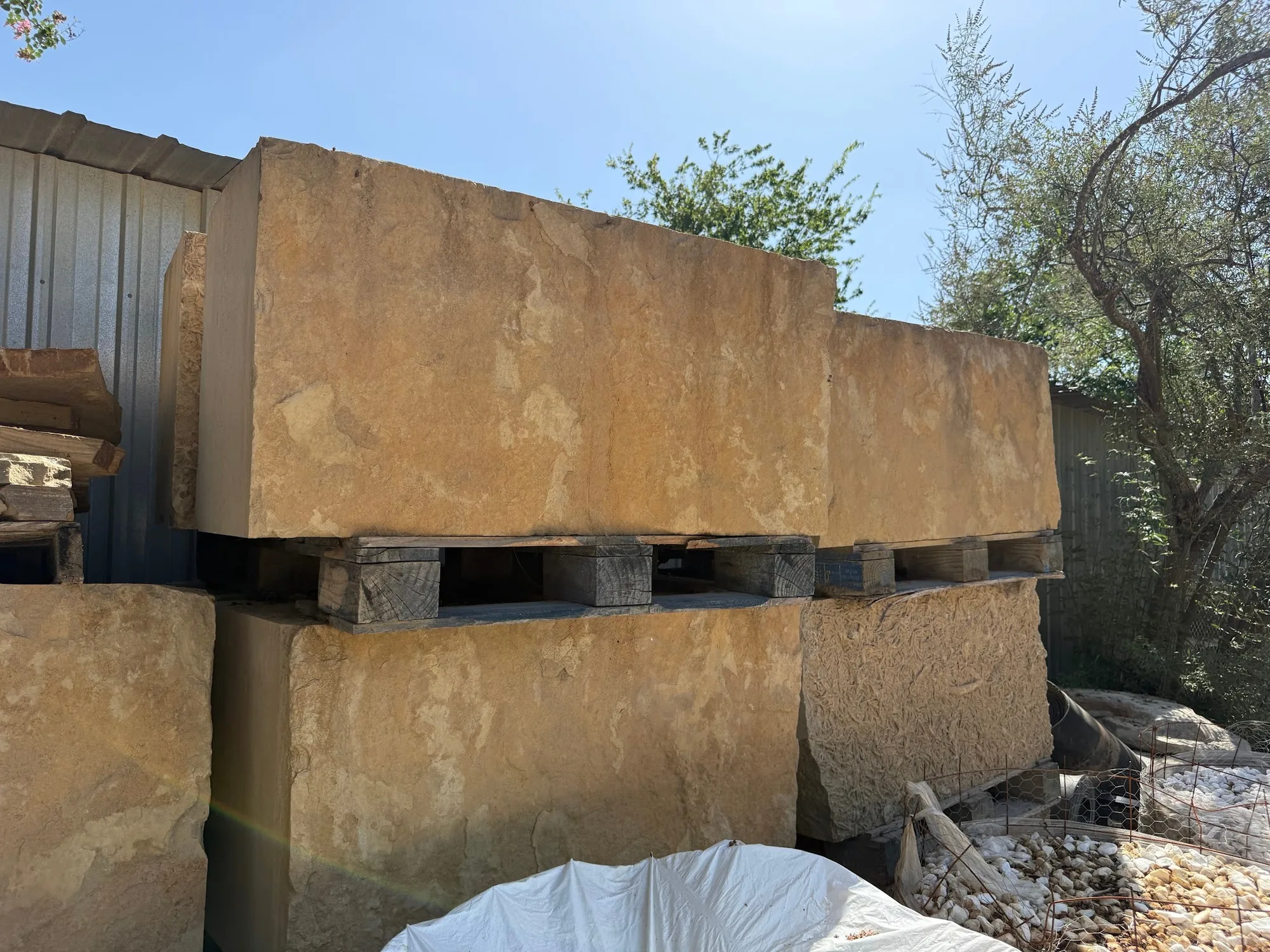 RETAINING BLOCKS LUDERS - 20’X24’X4”